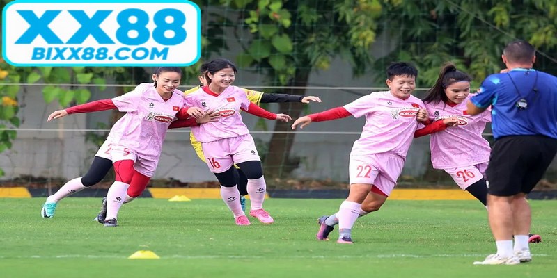 Đội tuyển bóng đá nữ quốc gia việt nam nâng cao cúp vô địch